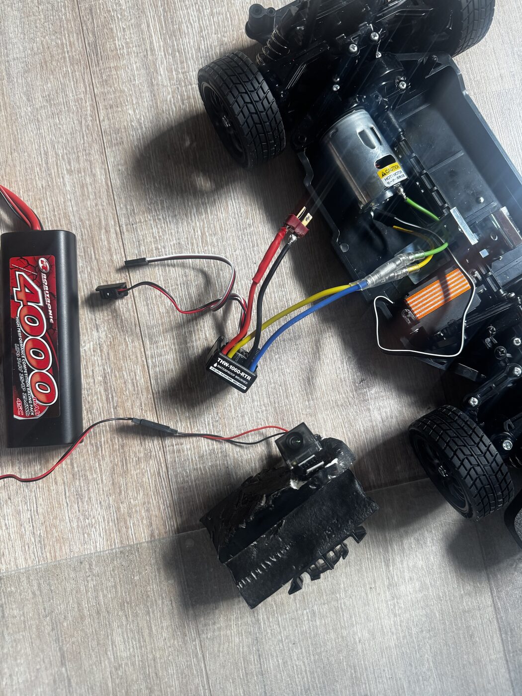 Le châssis du prototype RaceXperience avec son électronique et sa batterie